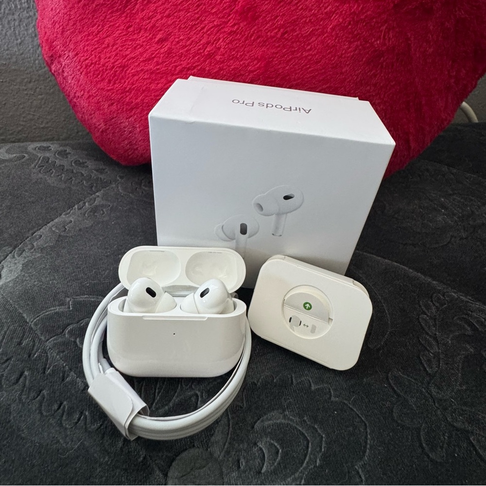 AirPods Pro Wireless Earbuds with Charging Case - White